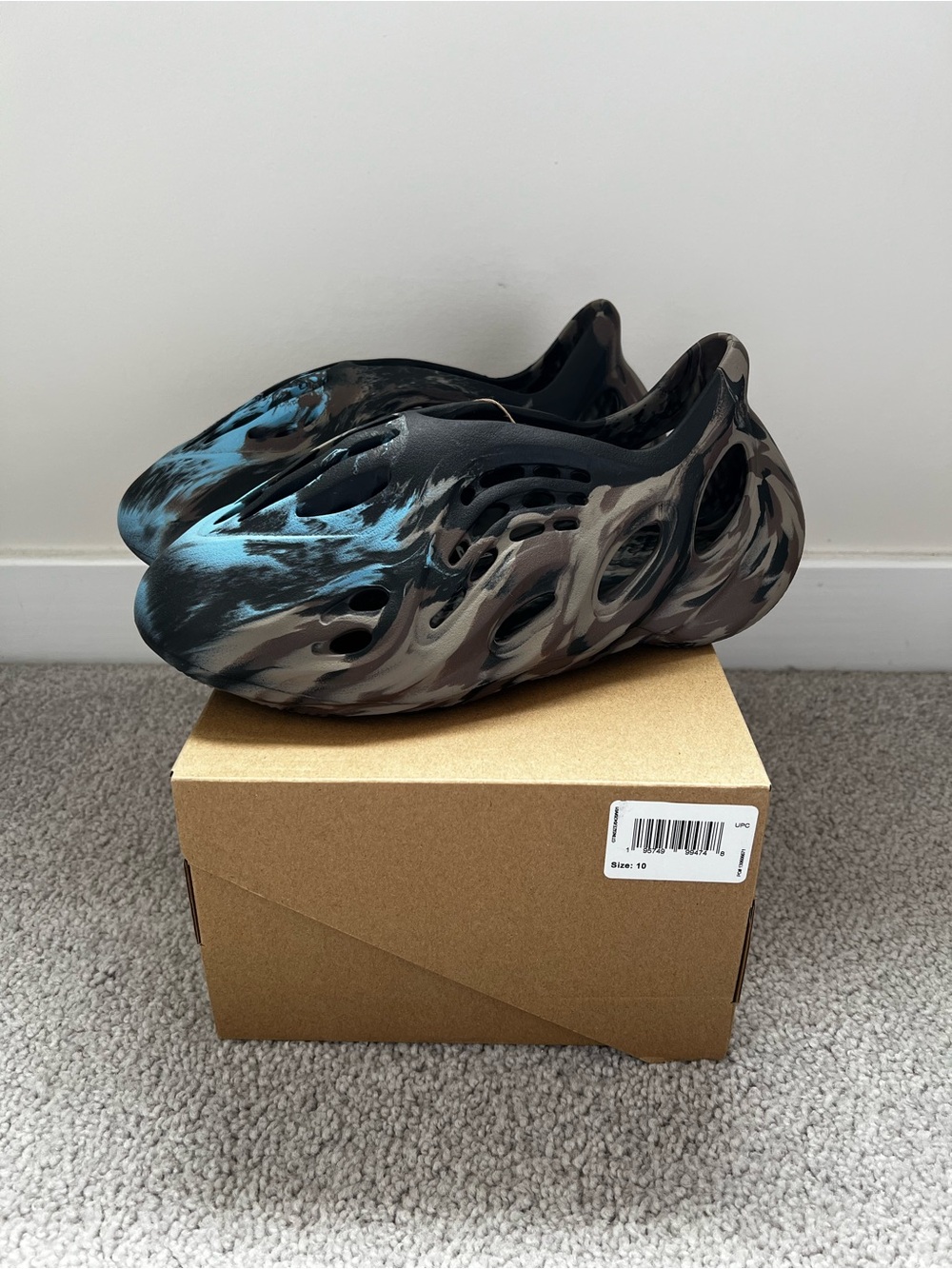 Adidas Yeezy Foam RNNR MX Cinder - Picture 2 of 7